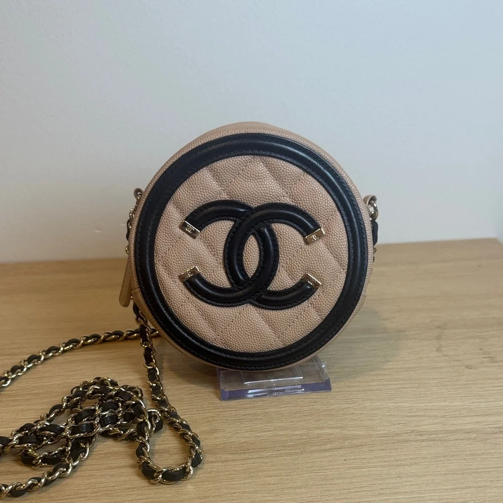 Chanel round filigree crossbody mini bag - Picture 1 of 9